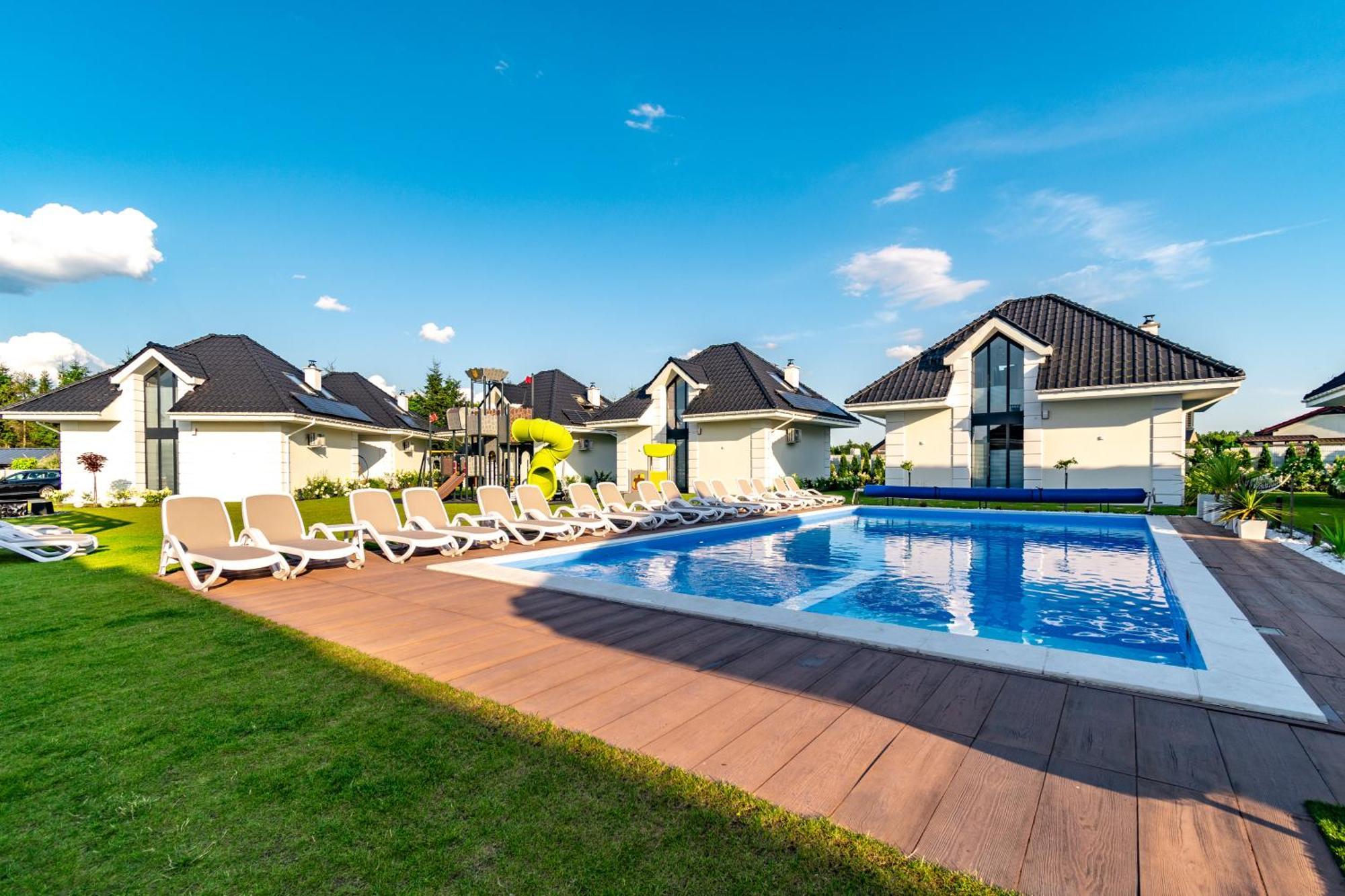 Family Resort Ustka - Domki Dwupoziomowe Z Basenem Exteriör bild