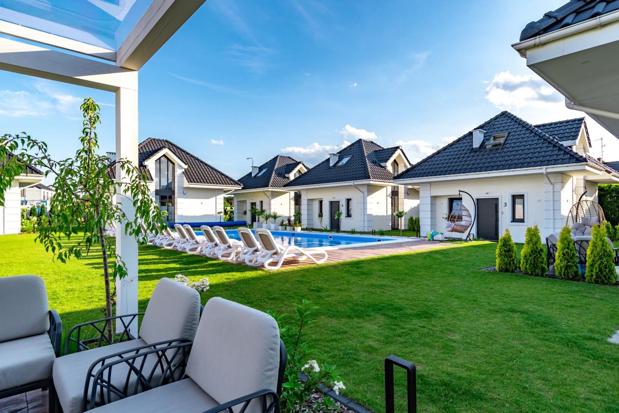 Family Resort Ustka - Domki Dwupoziomowe Z Basenem Exteriör bild