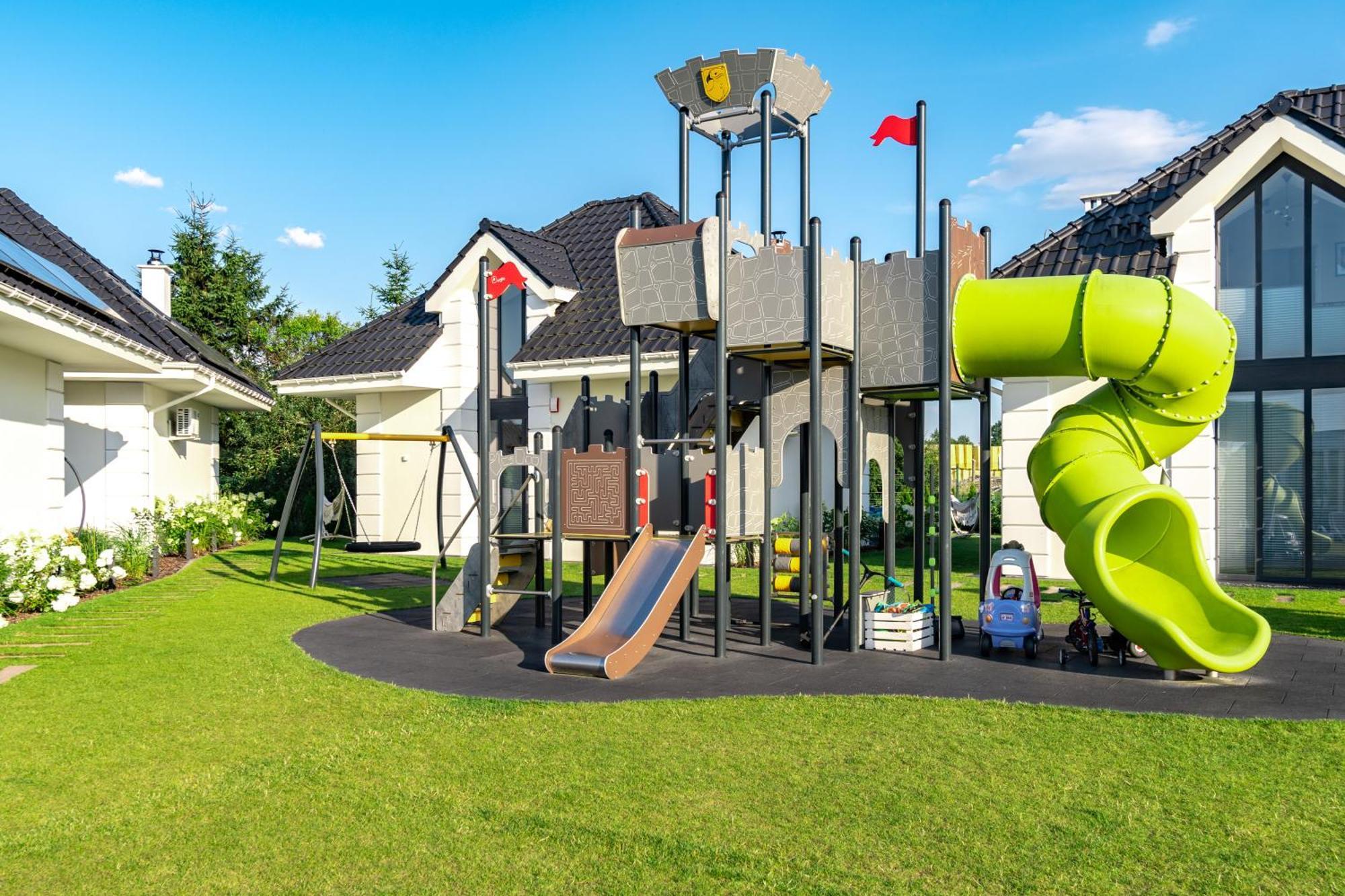 Family Resort Ustka - Domki Dwupoziomowe Z Basenem Exteriör bild